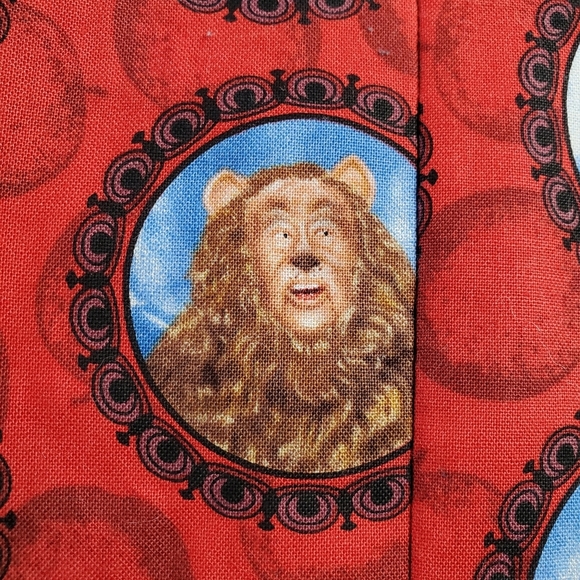 Wizard of Oz red makeup pouch - Picture 10 of 13